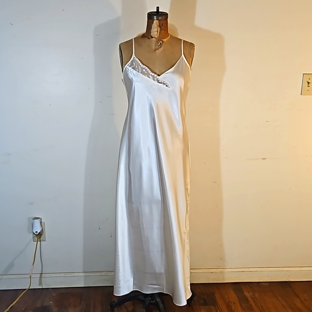 Vintage Long lacy beaded chemise by Valerie Stevens - Picture 3 of 11